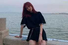 王思聪前女友曝新恋情？被拍与男方亲密互动，二人渊源不简单图片