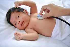 一岁后宝宝这样吃竟上医院了，别心大了，孩子这样吃才会茁壮成长图片
