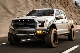 价值425万的猛禽！V8大排量+4AT，660匹马力，BJ212同款内饰图片