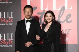 大S这是胖了多少？穿一身黑还这么壮，穿个长靴还撑的都是褶皱图片