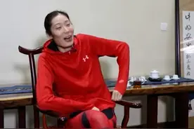 陈忠和现身见邓亚萍，赞朱婷百年一见 球迷询问朱婷为啥没保镖？图片