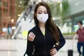 吉娜太会穿了！修身上衣配格纹裤低调优雅，“蚂蚁腰”比模特还细图片