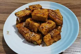 家常香煎豆腐，牢记不要直接下锅煎，教您一招，不碎不粘锅又入味图片