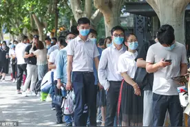 爱的魔力转圈圈！郑州民政局爆满，新人排百米“O形”长队图片