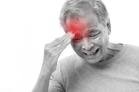 头痛不是小病，一定要追查病因，有可能是肺癌造成的图片