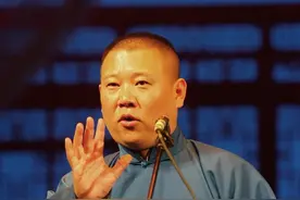 悬挂十多年，“德云社”错字终于引起热议，坊间传言原因有三图片