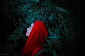 故事：父亲遇害，她被县里恶人强娶，大婚夜她咬牙往新房放了把火图片