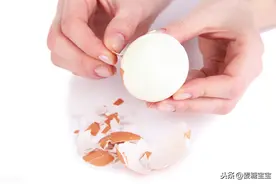 水煮蛋又老又难剥壳？教你这样做，给你一个干净光滑的鸡蛋图片