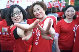 毛毛、开心合唱《花桥流水》，影像编辑中原图片