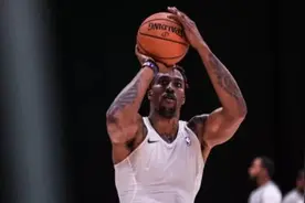 NBA复赛球星训练众生相，莱昂纳德再次升级，老师傅汗流浃背图片