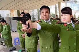 越南军队换了4次军服，风格左右摇摆，现在为何和中国非常相似？图片