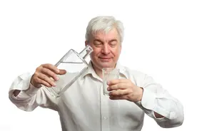 喝酒喝出来的病！看看你是酗酒还是嗜酒？图片