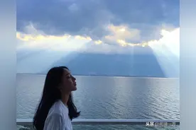 我并不是不相信你会到来，只是，我等得太久太久。图片