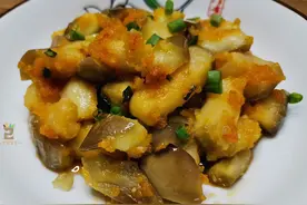蒸茄子时，万万不可直接蒸，多加一步，茄子雪白不黑，鲜嫩有食欲图片