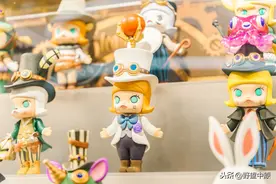 潮玩泡泡玛特敲钟上市：那些玩具背后的孤独成年人图片