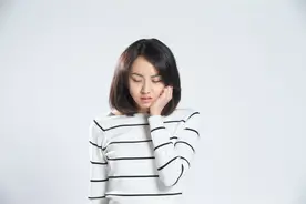 小说：我披麻戴孝参加我爸的婚礼，这天也是我妈的百天祭日图片