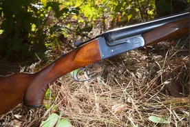 缅甸掸邦男子草丛旁休息，不料被当成动物遭猎杀图片