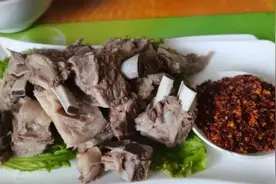 宝鸡开在破烂平房羊肉汤，一天卖出700多碗，天天开门就排长队图片