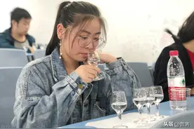 白酒内幕终结篇：工业酒和传统酒，只有成品酒能喝，您会挑选吗？图片