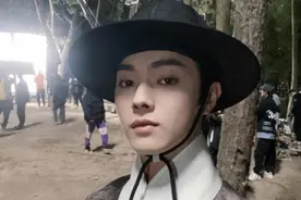 于正和韩国网友对骂！只因许凯的一件衣服，于正：韩服沿用明朝图片
