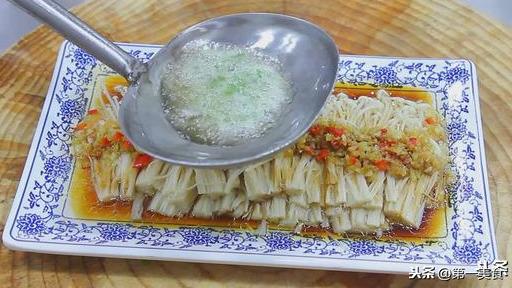 金针菇怎么做成凉菜？大厨简单操作，特别下酒，几下就能做好