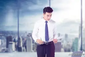 低头是一种内在的智慧，敢于低头的人身上拥有这三种见识和能力图片