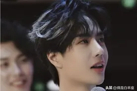 王一博偷看她的微博，节目中被大张伟揭发手足无措，女生已有男友图片