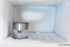 冰箱除冰，千万不要用刀戳！教你3招，冰块自动脱落，省电又省心图片