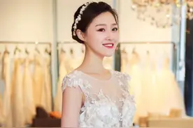 神奇的两穿婚纱，鱼尾拖尾自由变化，让你在各种场合都美美的图片