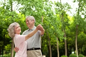 55岁离婚了怎么办？生活是自己的，要继续幸福下去图片