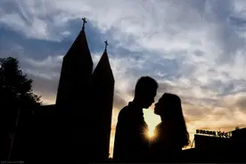 东北林业大学的男生用望远镜偷看女生寝室，你怎么看？图片