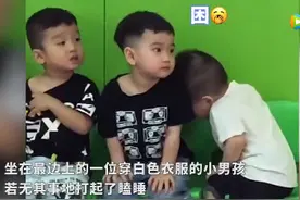 看哪都像床！幼儿园萌娃午睡的最高境界图片