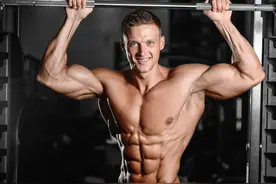 30天就想练出腹肌？没有较低的体脂和厚度，练1年都很难图片