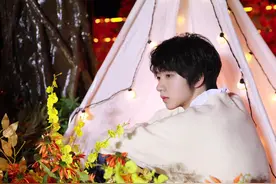 养成系的排面！时代峰峻一代团到三代团一脉相承，站姐也一脉相承图片