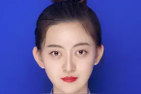 教你手机上制作证件照！使用支付宝这个功能，再也不用去照相馆图片