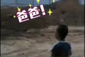 3岁萌娃路边看到军车，直喊“好多爸爸”，画面搞笑又让人心疼图片