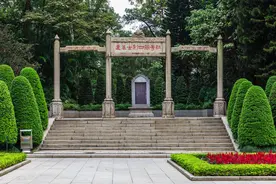 开国仅有的外籍将军，孤身爬雪山过草地，毛主席说应定为正军级图片