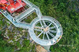 广东又一座200米高空玻璃悬廊重磅出炉，竟然向游客免费开放图片