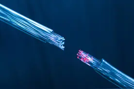 光纤的弯曲度是影响网速因素之一图片