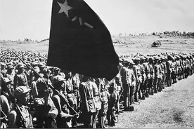 将军下连当兵，军区副政委评价：班里3个将军，老吴最勤快图片