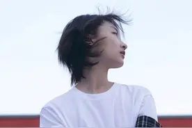 周冬雨被扒劝酒未成年，当面直言陈晓太娘朱梓骁马脸？姐少说话吧图片