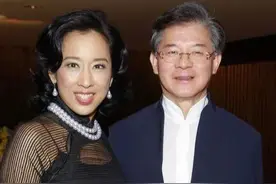 她是朱玲玲姐姐，妹妹二嫁豪门天生富贵命，她定居国外过平凡生活图片