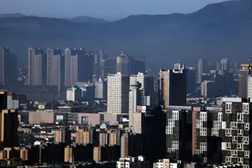 房子的重要性：老父亲倾家荡产也要给儿子买房子图片