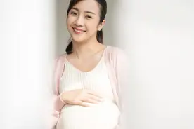 宝宝出生前在妈妈肚里“忙活”啥？小脑袋机智发育，免疫系统就位图片