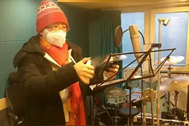 刘德华演唱粤语版《爱的桥梁》，致敬战“疫”英雄图片