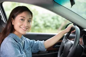 有驾照却不敢开车上路？8步法让宝妈克服开车恐惧，带娃更轻松图片