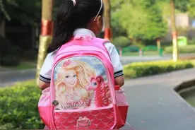 资深幼师直言：穿这3种衣服入园的孩子太“烦”人，希望你没中招图片