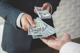 京东金融为什么被全网骂到道歉？网友：它歧视嘲讽还忽悠人图片