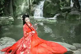 故事：父皇纳新妃那天，精通医理的母后给他送了杯酒图片