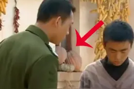 士兵突击4大神奇穿帮镜头，这么明显的穿帮，14年前怎么没看出来图片